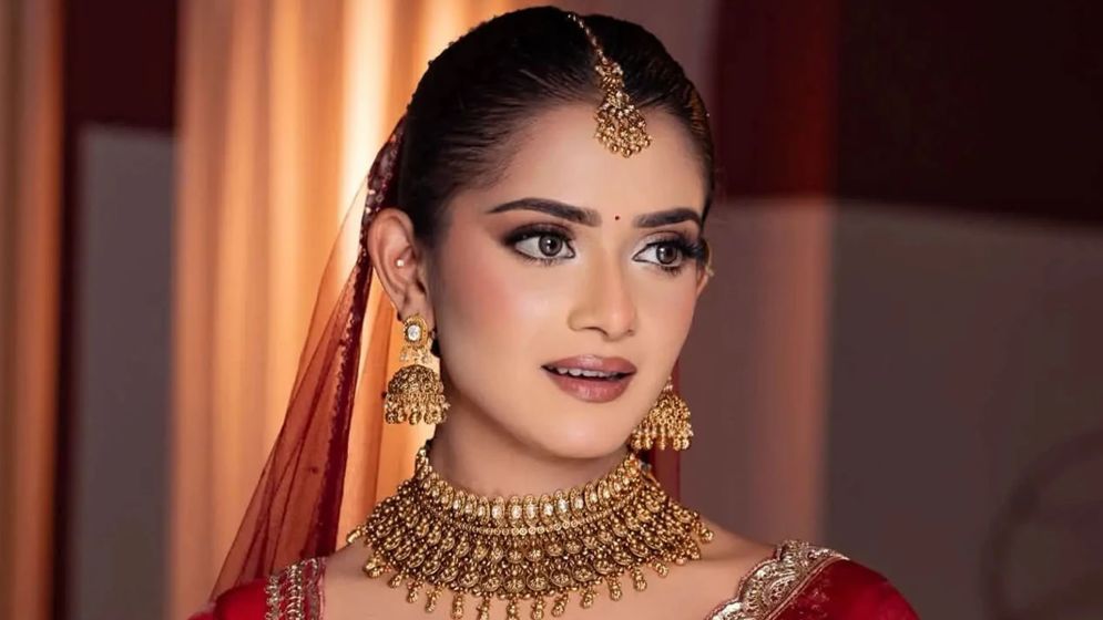 লাল শাড়িতে বধূর সাজে তানজিন তিশা, মুগ্ধ ভক্তরা