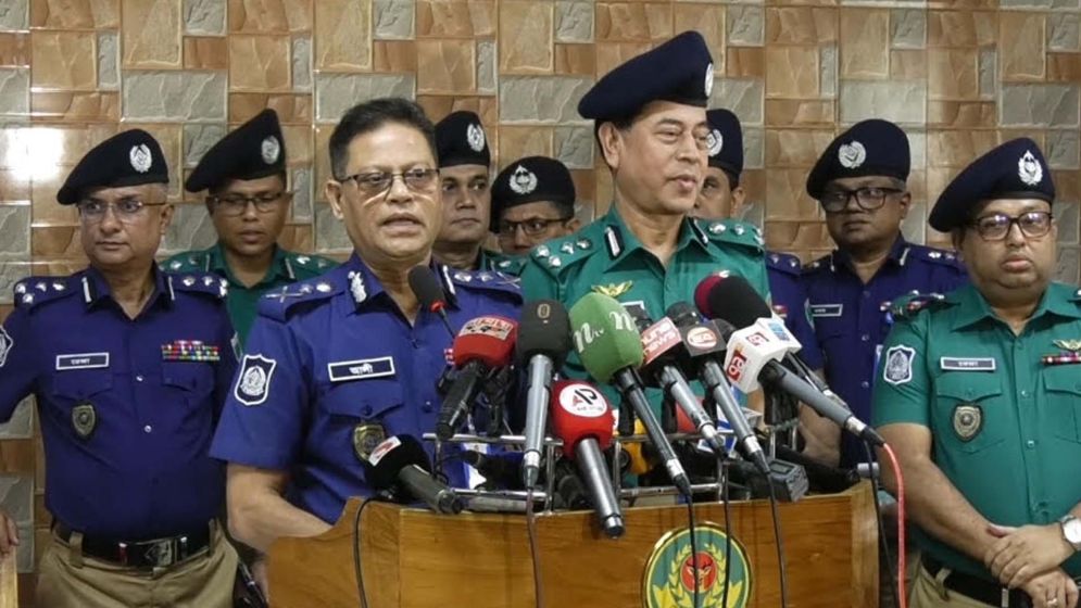 চাঁদাবাজদের বিরুদ্ধে অভিযোগ ছাড়াই মামলা নেওয়ার আইন হচ্ছে: আইজিপি