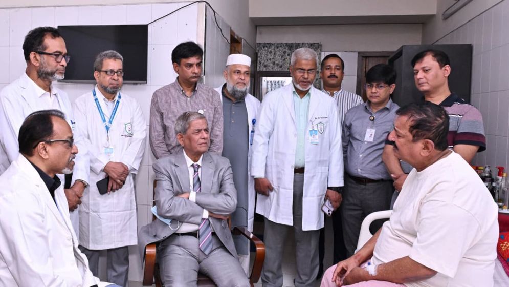 হাসপাতালে ভূমিমন্ত্রীকে দেখতে গেলেন রাষ্ট্রপতি