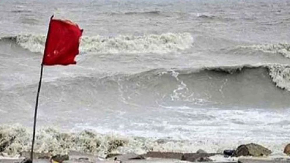 ঘূর্ণিঝড়  ‘অর্ণব’-এর শঙ্কায় সমুদ্রবন্দরে ১ নম্বর সতর্ক সংকেত